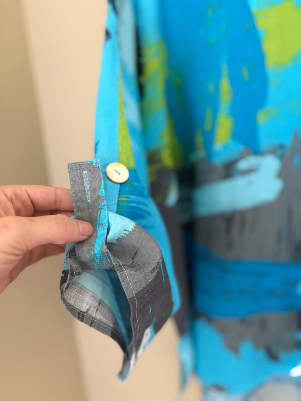 Ali Miles Linen Blend Abstract Button Back Blouse Blue Roll Tab Sleeves 1X - Picture 4 of 8